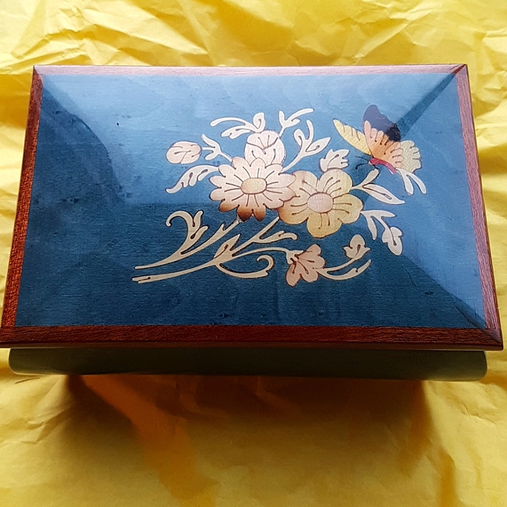 Handcrafted jewelry music box mozart minuet